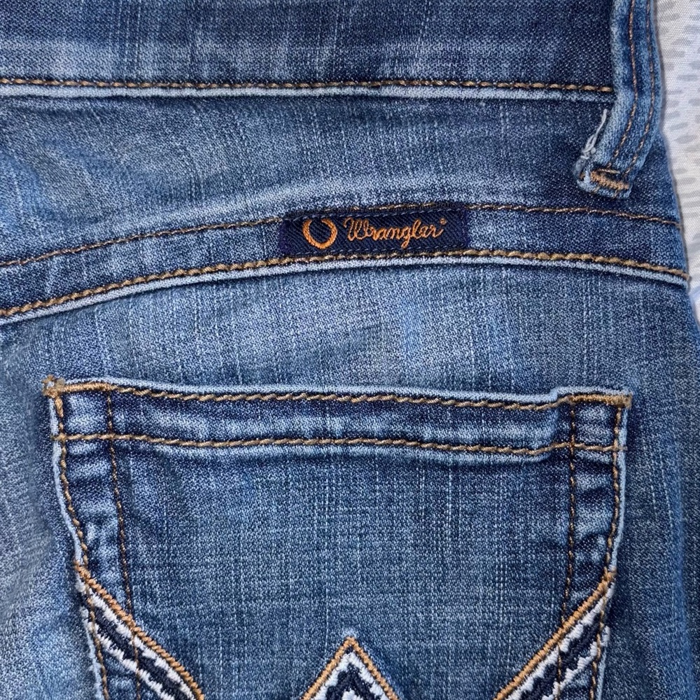 Wrangler bootcut women’s blue jeans - Picture 3 of 9